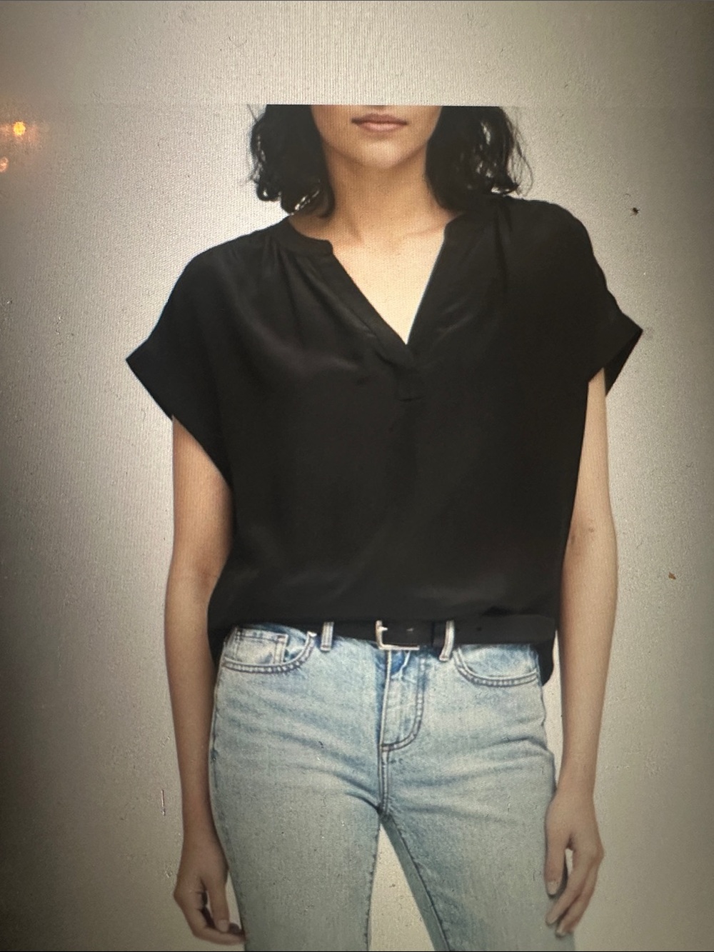 Women’s Banana Republic Black V-Neck Short Sleeve Silk Blouse, size Large